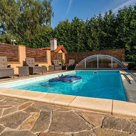 Vila With Pool & Sauna In Beer Village Velké Popovice