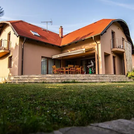 Vila With Pool & Sauna In Beer Village *