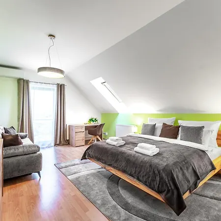 Vila With Pool & Sauna In Beer Village *